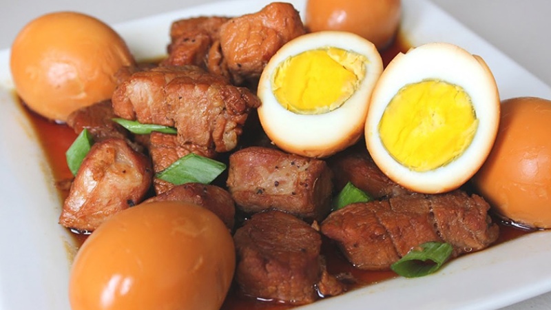 cach-nau-thit-kho-trung-6
