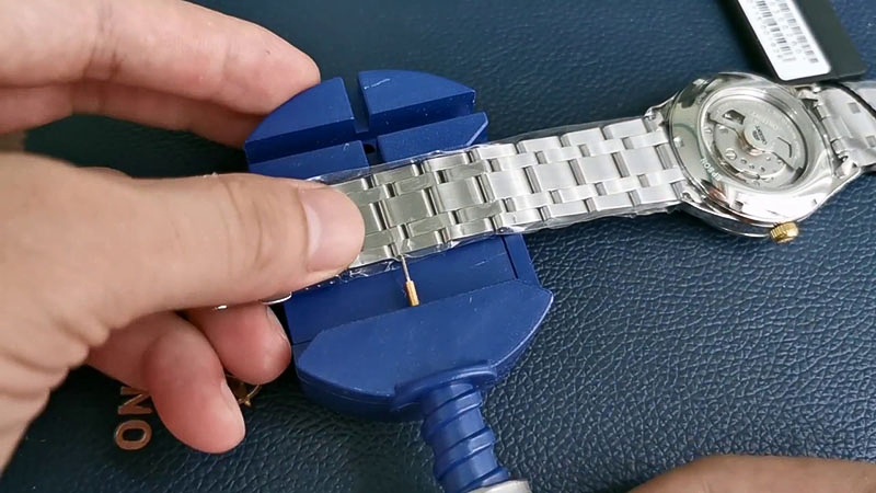 thay-pin-dong-ho-7