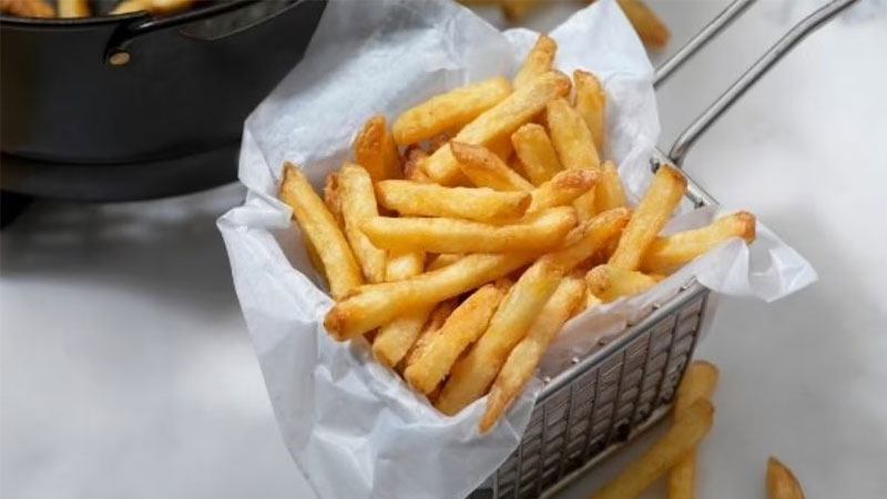 lam-khoai-tay-chien-bang-noi-chien-khong-dau-2