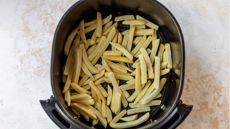 cach-lam-khoai-tay-chien-bang-noi-chien-khong-dau-5